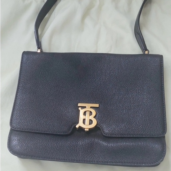 BURBERRY
TB bag leather handbag from Burberry is timeless, classic and beautiful - Picture 5 of 8